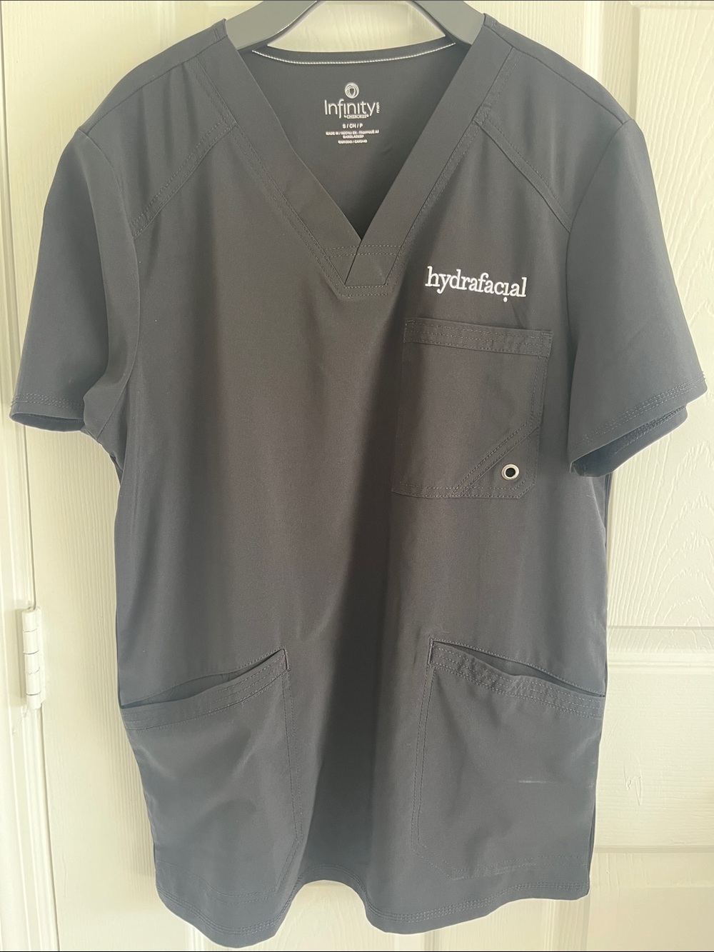 Cherokee Infinity Women’s Hydrafacial Black V-Neck Scrub Top Office Medical Spa - Picture 1 of 5
